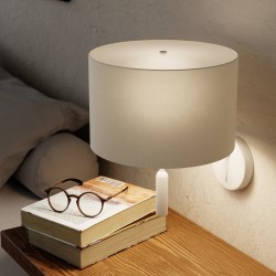 Aplique BASIC STYLO. Metal blanco y pantalla natural.| Sulion