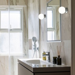 Plafón SENA con bola redonda vidrio opal y acabado cromo.1xE14 |Sulion