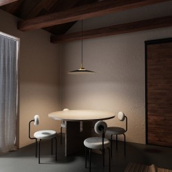 Lámpara de techo CARMEN. Metal plano negro y módulo latón . LED 9W