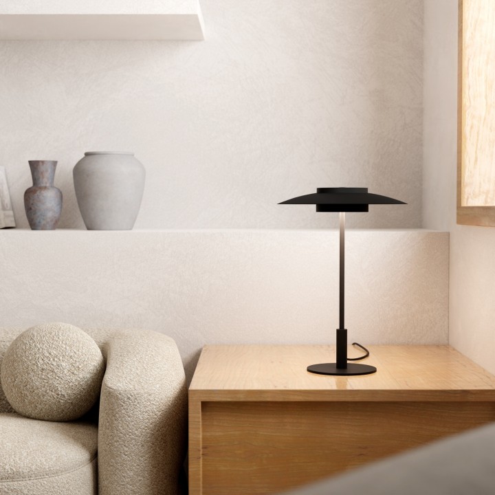 Sobremesa VALENTINA. Metal negro y tulipa acabado negro. LED 9W. CCT