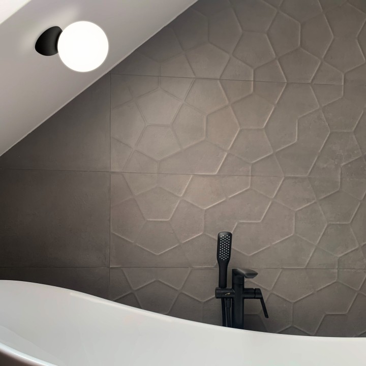 Aplique VOLGA. Metal negro arenado y bola difusor opal. 1xG9 | Sulion