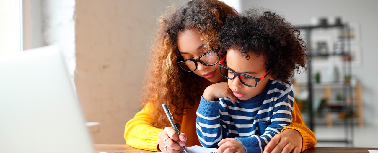 Vuelven las clases, y seguimos con calor y precios de luz desorbitados. Te damos un consejo para no arruinarte.