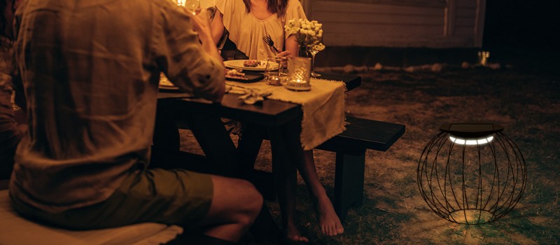 Iluminación de Exterior: ¿Es mejor solar, de batería o con cable?